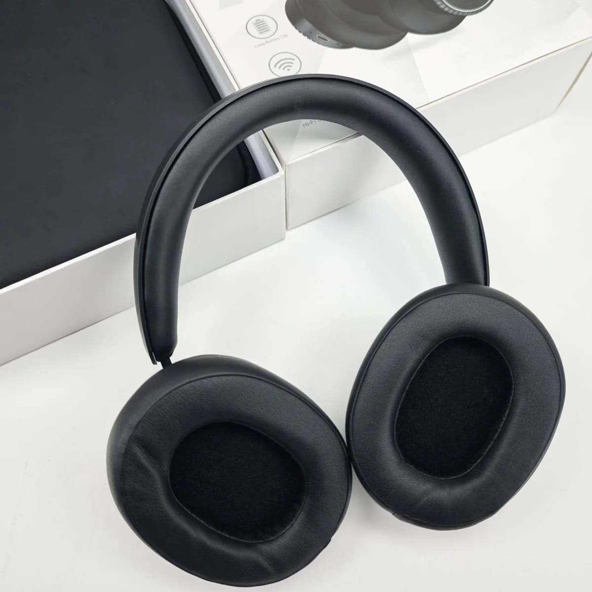 Trådløse over-ear Bluetooth-hodetelefoner med støyreduksjon og etui