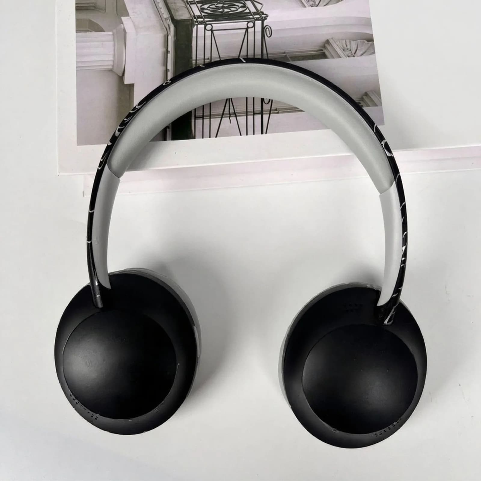 Trådløse over-ear-hodetelefoner med Bluetooth 5.4 og TF-kortspor