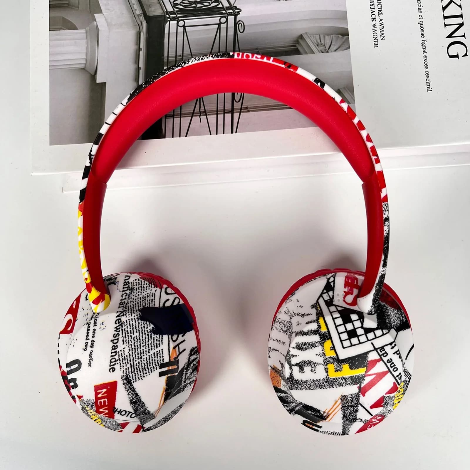 Trådløse over-ear-hodetelefoner med Bluetooth 5.4 og TF-kortspor